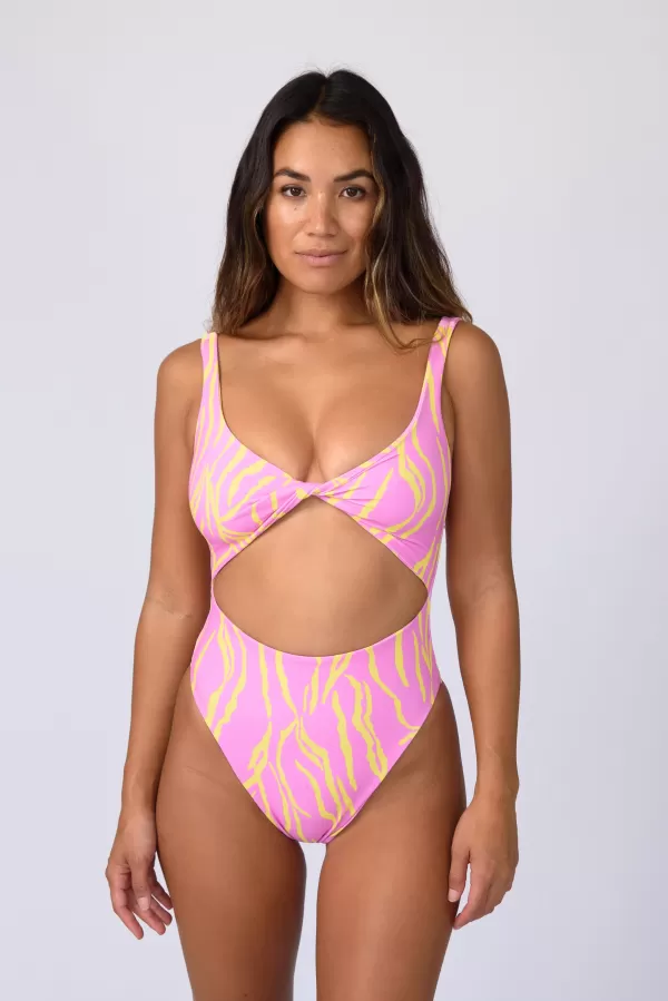 SKATIE One Piece*Chloe Cabo